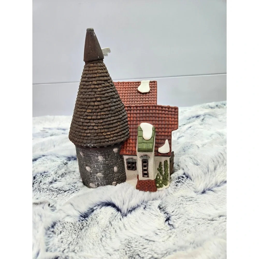 Dickens Village Series Bishops Oast House Department 56 1990